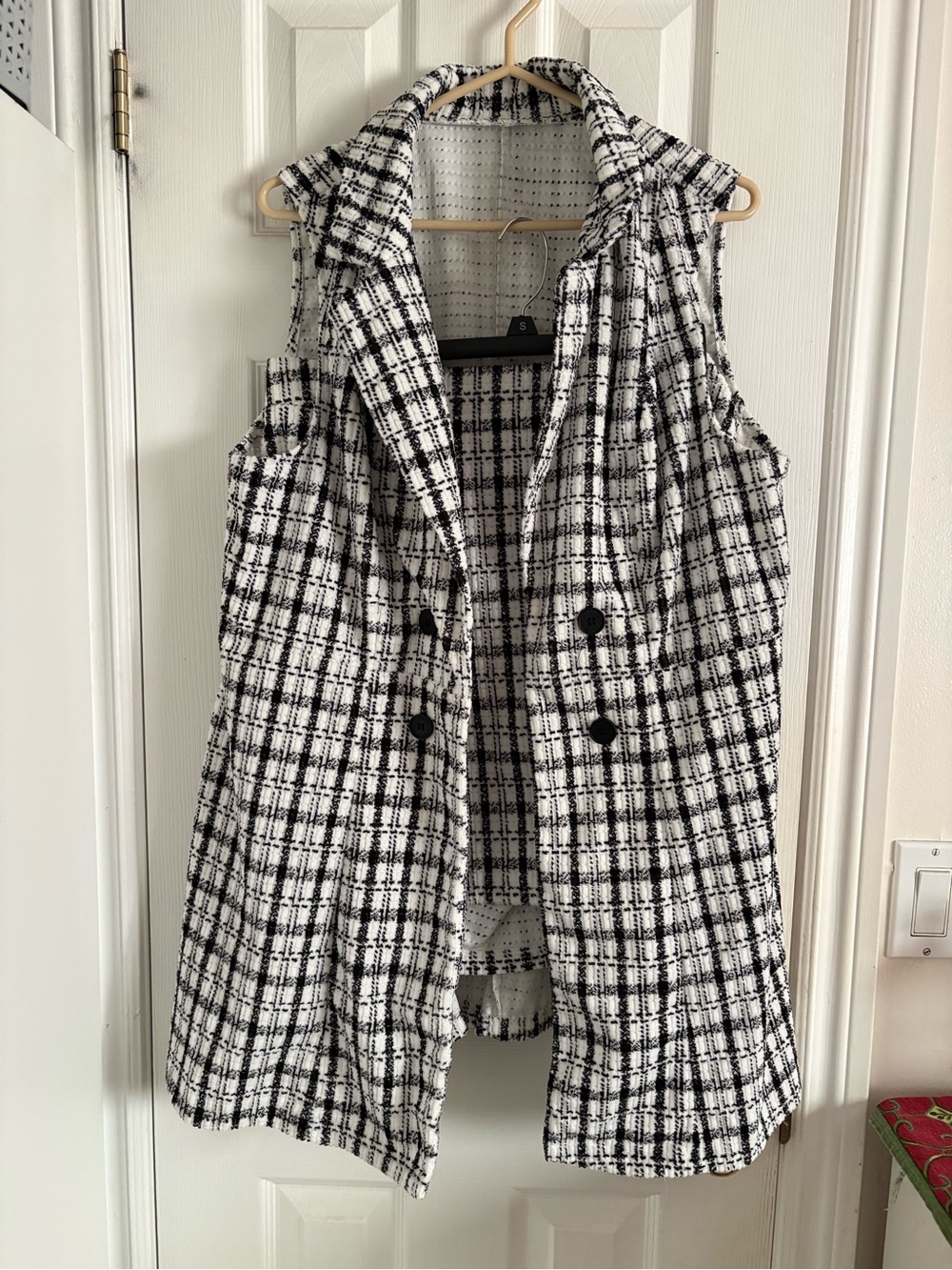 SHEIN Black and White Plaid Sleeveless Longline Vest